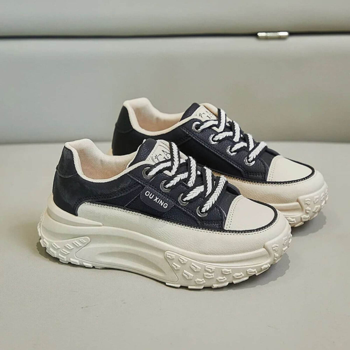 Mivora™ – Bekväma Sneakers med Hög Sula